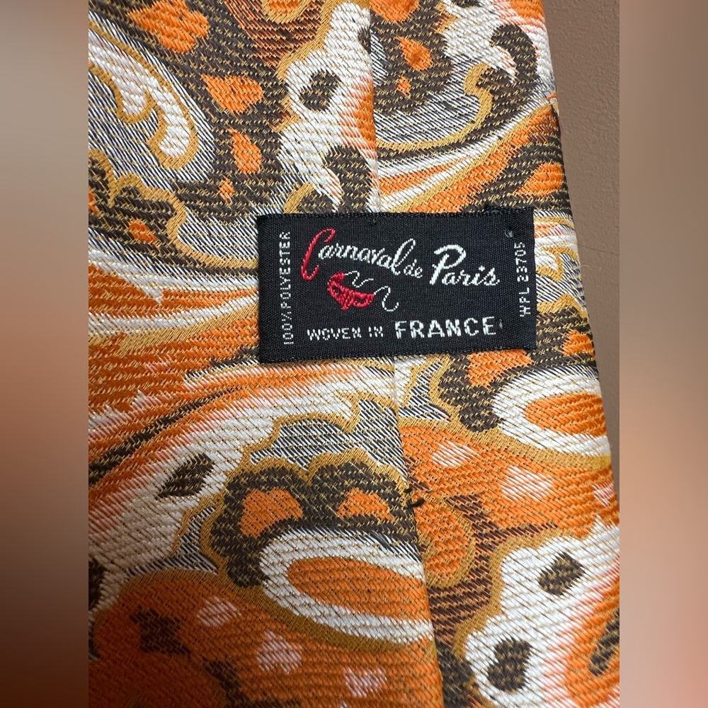 NWOT Vintage Carnaval de Paris Stacked Paisley Tie in Cream, Grey, & Orange. - Picture 8 of 12
